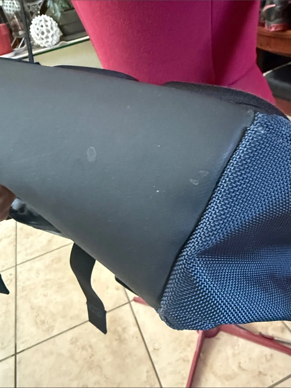 Timbuk2 messenger classic messenger bag- excellent condition